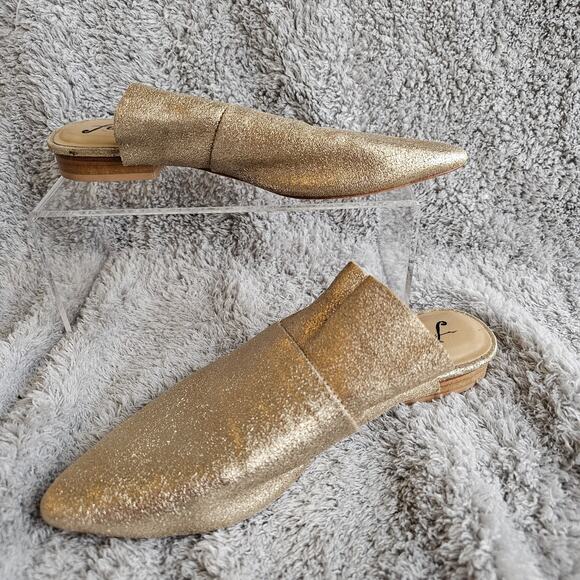 Free People Women's Sienna Metallic Ruffle Leather Slip On Mule Flat Size 7 Gold - Picture 3 of 6